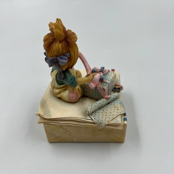 Life Lesson Bow-tied Box Resin Demdaco 2001 Woman Wrapping Gift Figurine - Picture 5 of 9